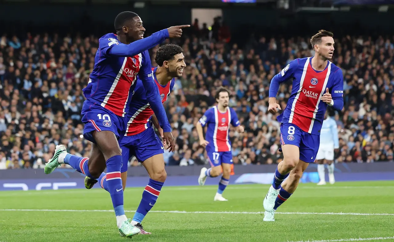  Paris Saint-Germain’s Ousmane Dembele (L) celebrates with teammates after scoring for the 2-0 goal during the UEFA Champions League 