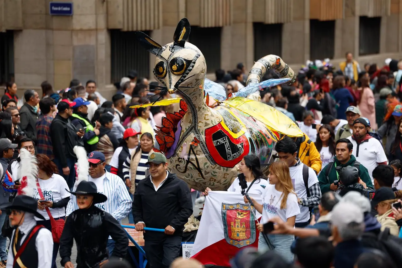 Desfile de Alebrijes Monumentales llena de fantasía las calles de CDMX