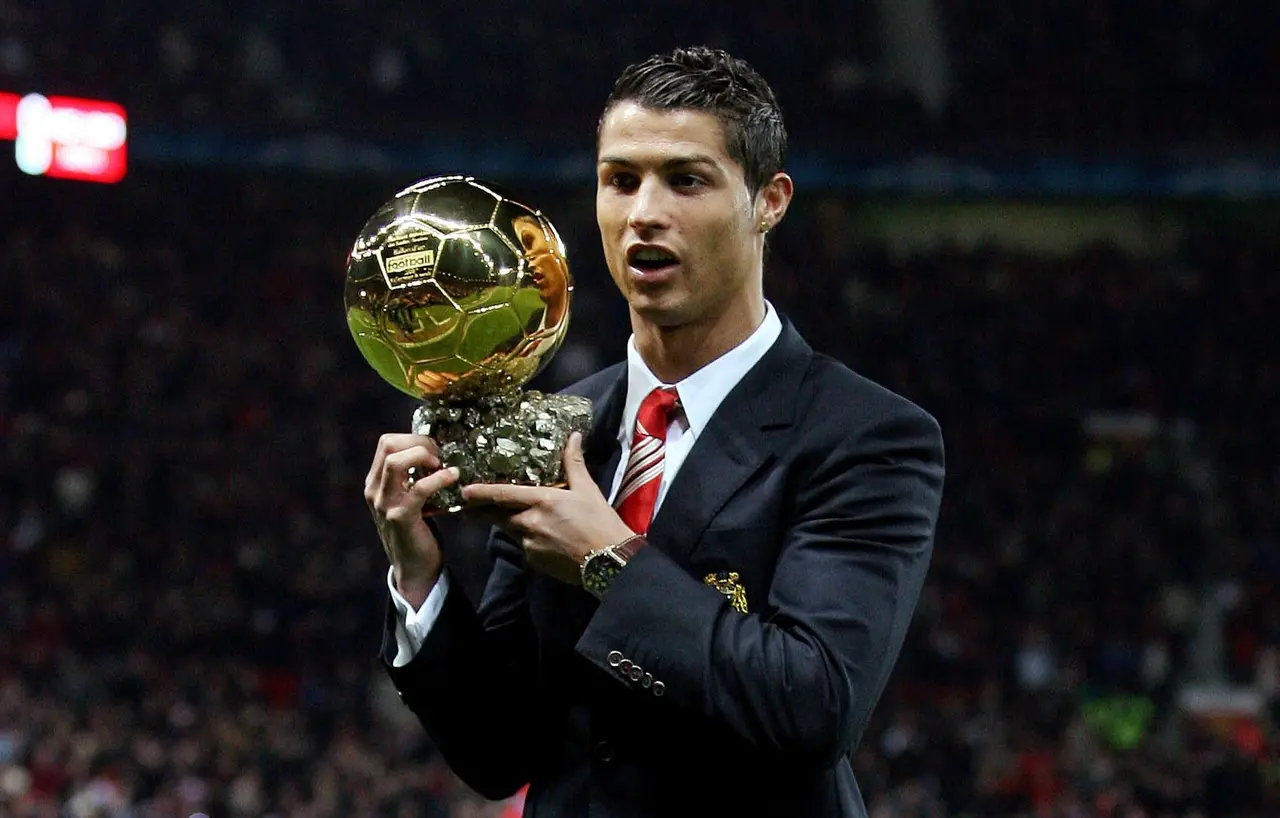 SOCCER/FUTBOL CRISTIANO PRESUME SU BALON MEXSPORT DIGITAL IMAGE 10 December 2008: 