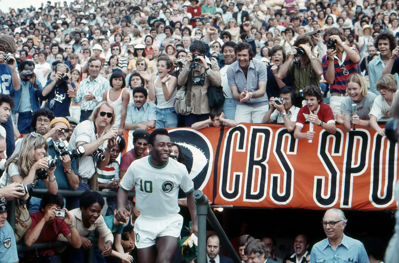 Action photo of Pele, Cosmos/Foto de acción de Pele, Cosmos/1975/ MEXSPORT / Juvagol-Mexsport Action photo of Pele, Cosmos