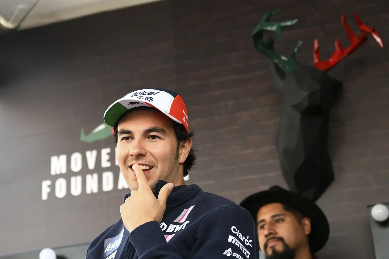 Checo, que inició su andar en la Fórmula 1 en la escudería Sauber en 2011, de la que pasó a McLaren en 2013 y siguió en Force India, Racing Point, y Red Bull Racing
