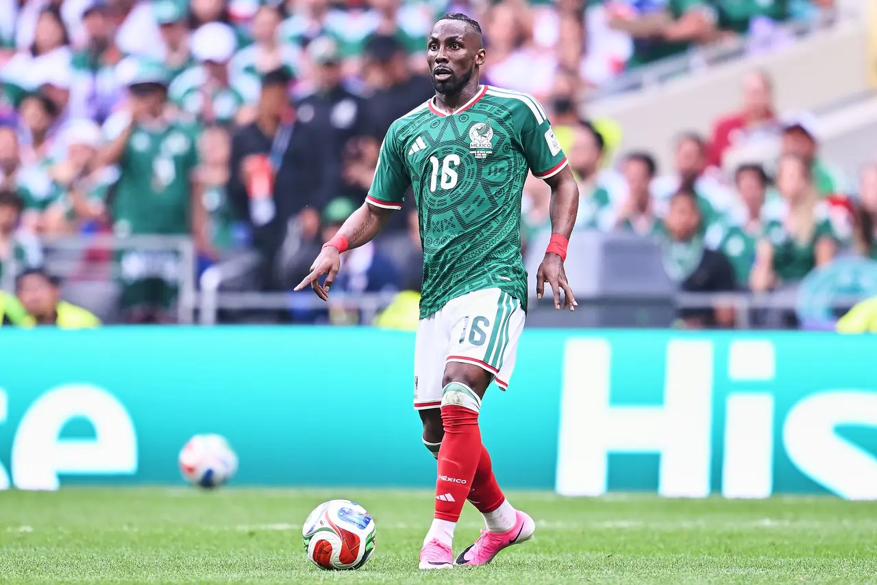 Julián Quiñones, de México, durante el partido entre la Selección Mexicana y Sudáfrica, correspondiente al Grupo A de la Copa Mundial de la FIFA 202