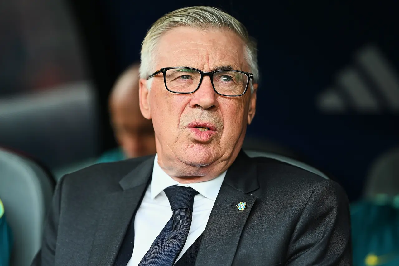 Carlo Ancelotti, director técnico de Brasil, durante el partido entre Brasil y Noruega, correspondiente a los octavos de final de la Copa Mundial de la FIFA 2026, disputado en el Estadio Nueva York-Nueva Jersey.