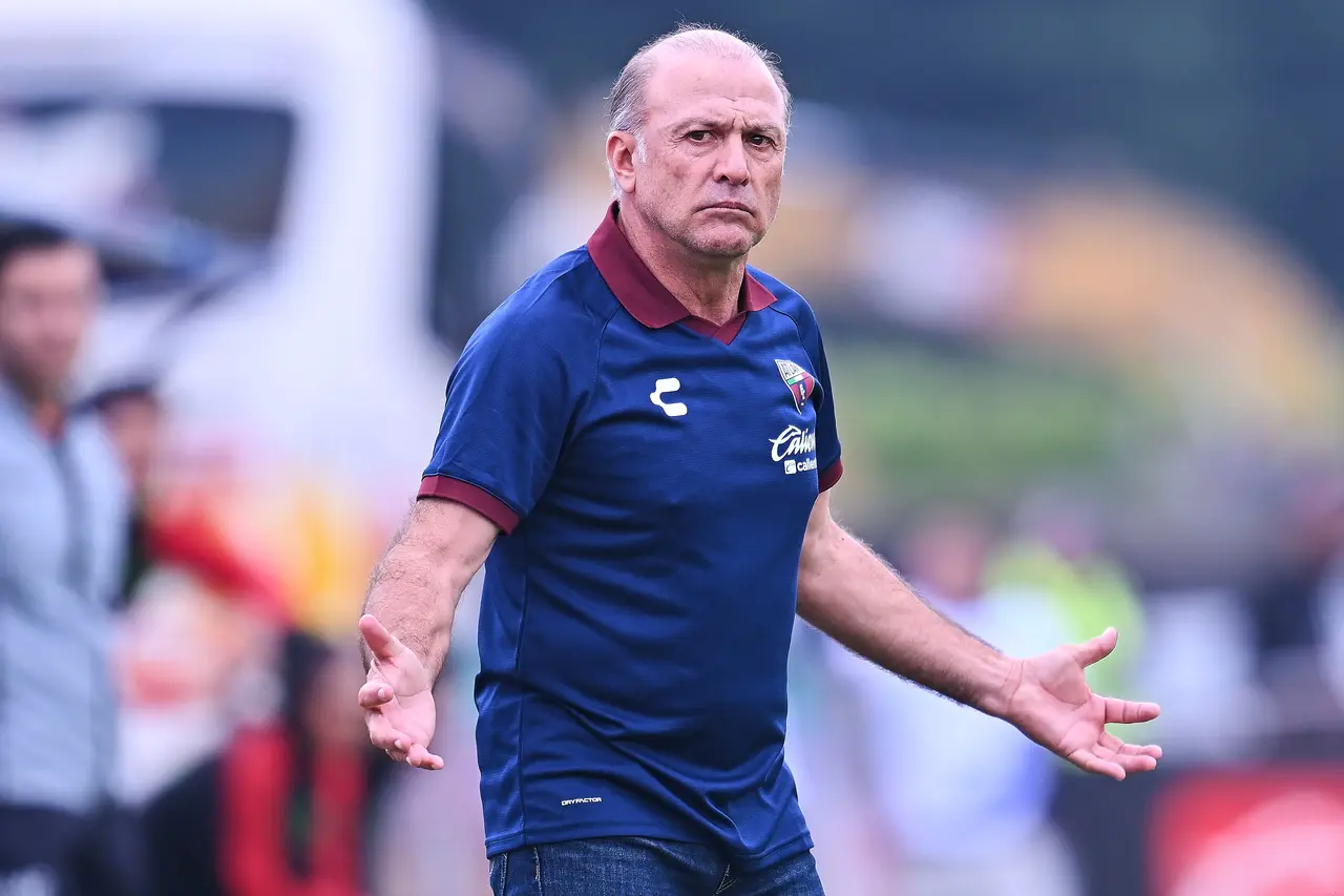 Nicolás Morales, director técnico del Atlante, durante el partido de la Jornada 6 entre Atlante y FC Juárez, correspondiente al Apertura 2026 de la Liga MX Femenil.