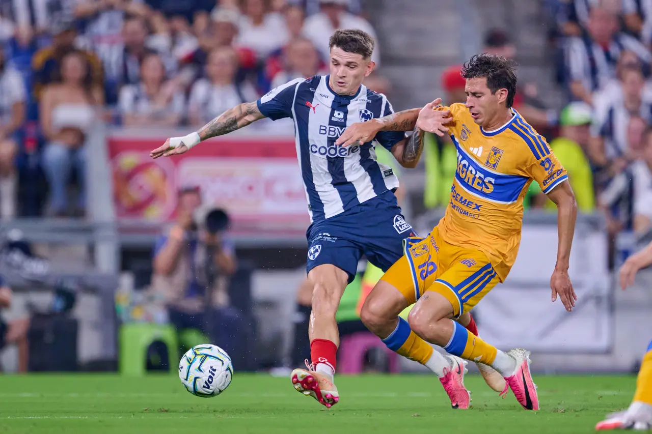Durante el partido de la Jornada 8 entre Monterrey y Tigres UANL, correspondiente al Torneo Varonil de la Liga BBVA MX.