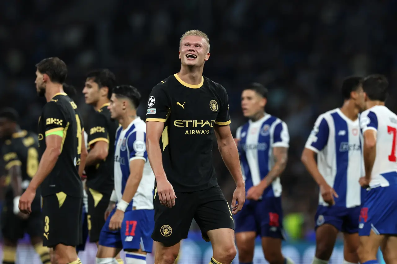El jugador del Manchester City, Erling Haaland, reacciona durante el partido de la UEFA Champions League entre el FC Porto y el Manchester City, disputado en el Estadio do Dragão, en Oporto, Portugal, el 8 de septiembre de 2026.