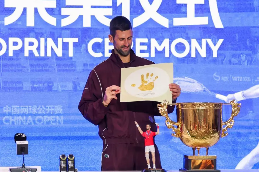  El tenista serbio Novak Djokovic durante la rueda de prensa en su postpartido de este martes en el Abierto de China.
