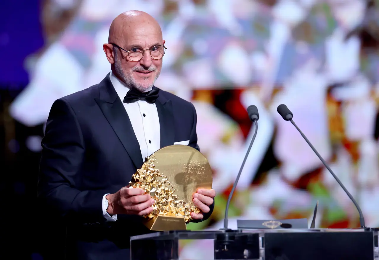 Spanish national team coach Luis de la Fuente wins the Men's Coach of the Year award at the 2026 Ballon d'Or 