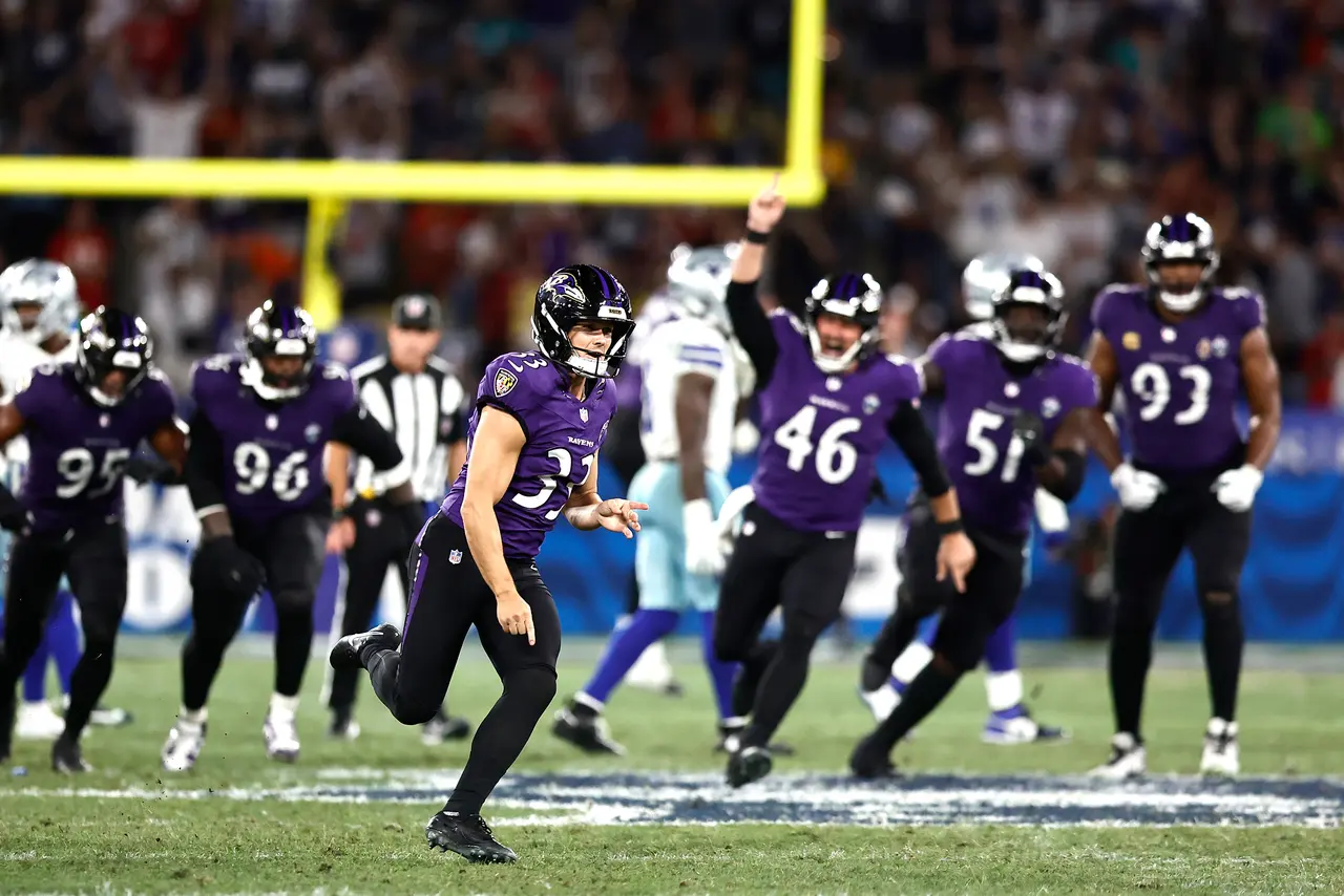 En un duelo de varias vueltas al marcador, Lamar Jackson lució con 186 yardas y dos envíos de anotación. Derrick Henry también brilló