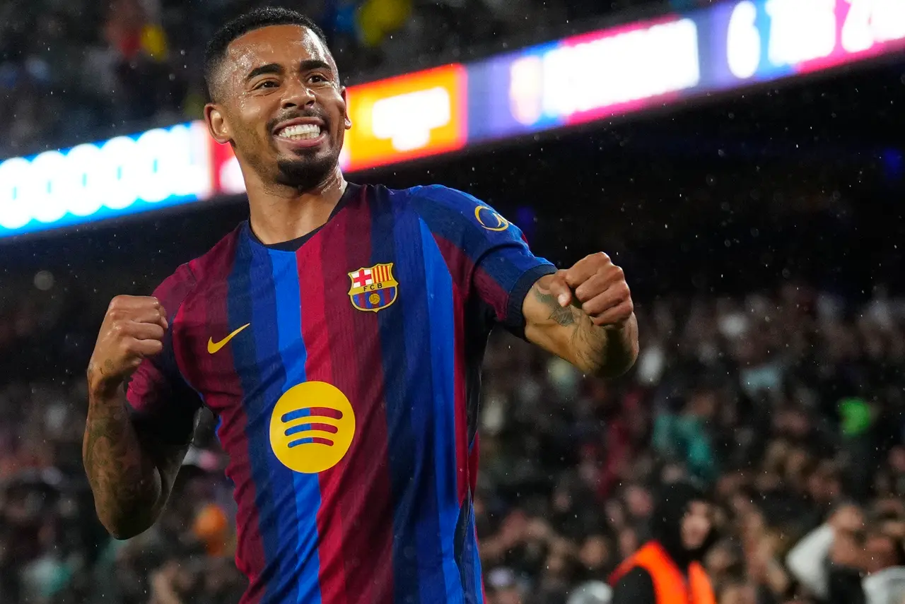 El delantero brasileño del Barcelona Gabriel Jesús celebra su gol en el partido de la sexta jornada de LaLiga que FC Barcelona y Racing de Santander 