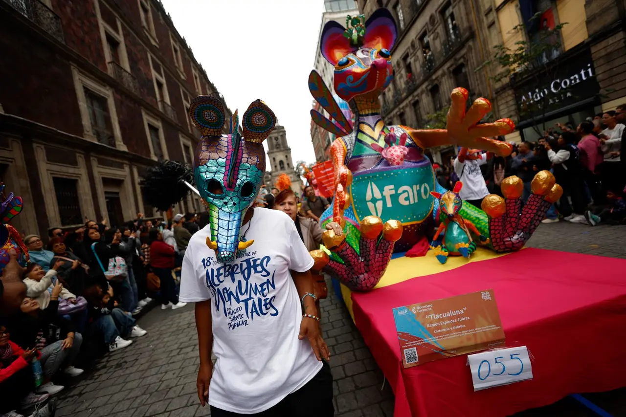 Desfile de Alebrijes Monumentales llena de fantasía las calles de CDMX