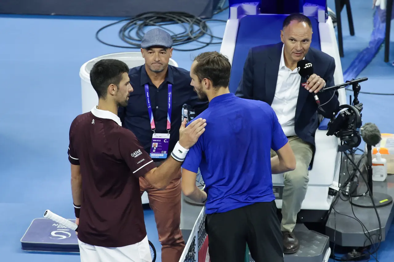  Daniil Medvedev of Russia (C) is disqualified from his men’s semi-final singles match against Novak Djokovic