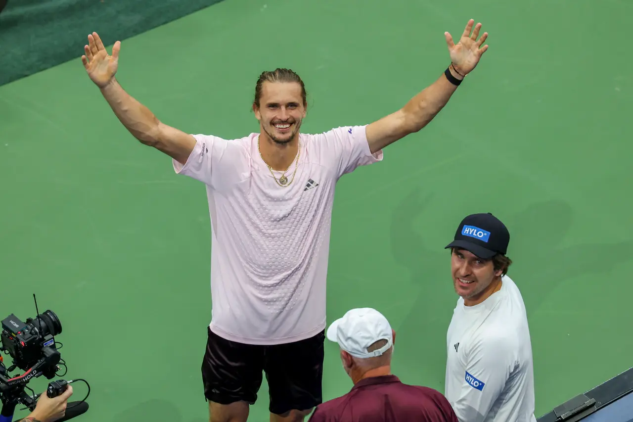 Alexander Zverev, de Alemania, celebra después de vencer al estadounidense Ben Shelton.