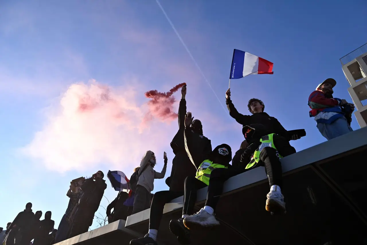 Al menos 296 detenidos en Francia en el tercer sábado de protesta nacional | FOTO EFE 