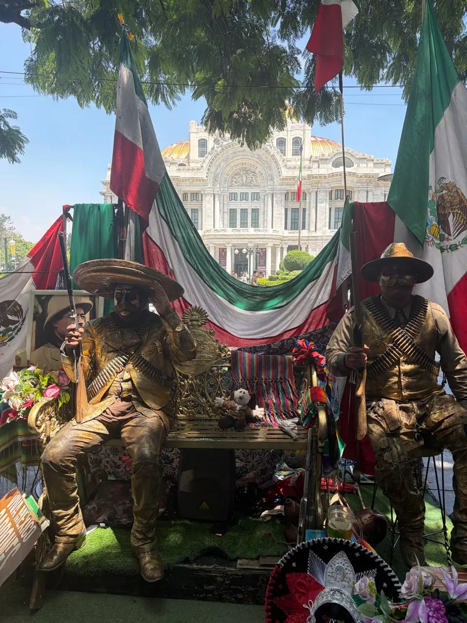 Arranca la venta de productos patrios en el Centro Histórico de CDMX