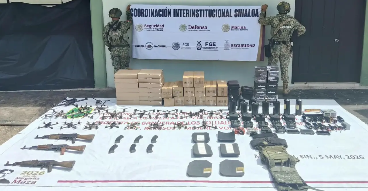 Aseguran 42 explosivos, 15 drones y reactores con químicos en operativos en Sinaloa