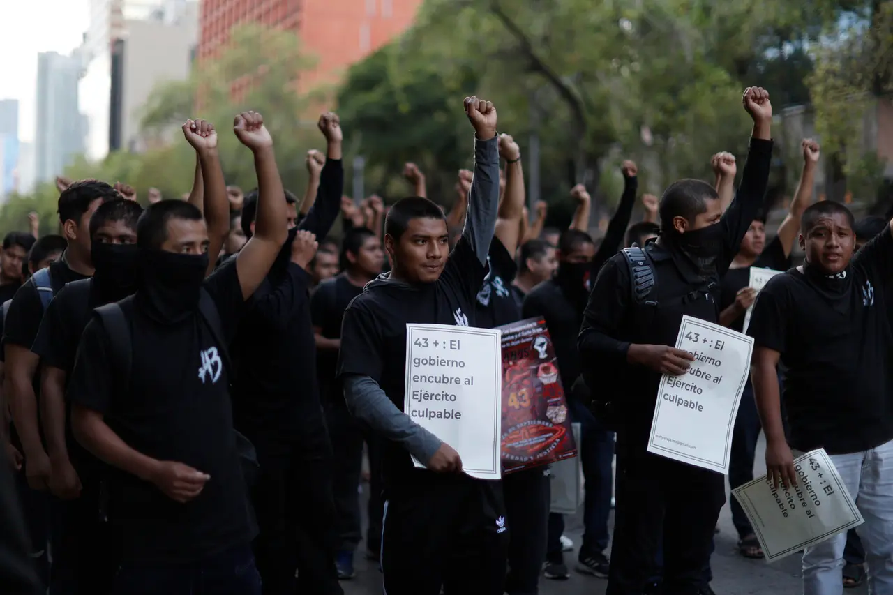 Marcha por Ayotzinapa afecta a más de 3 mil unidades económicas en CDMX