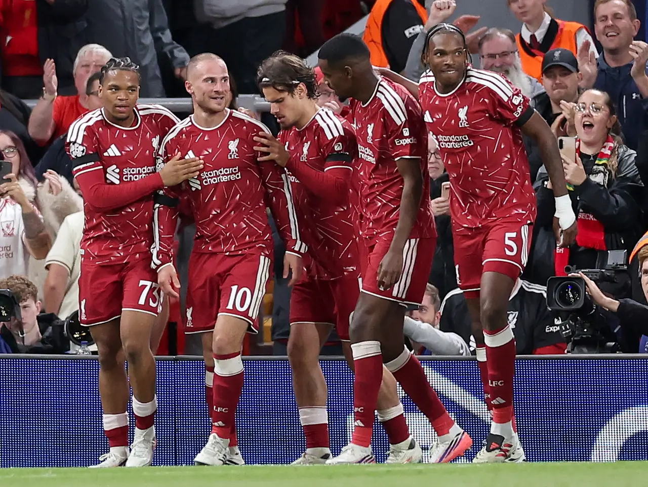 Jugadores del Liverpool celebrando la anotación ante el Atlético de Madrid