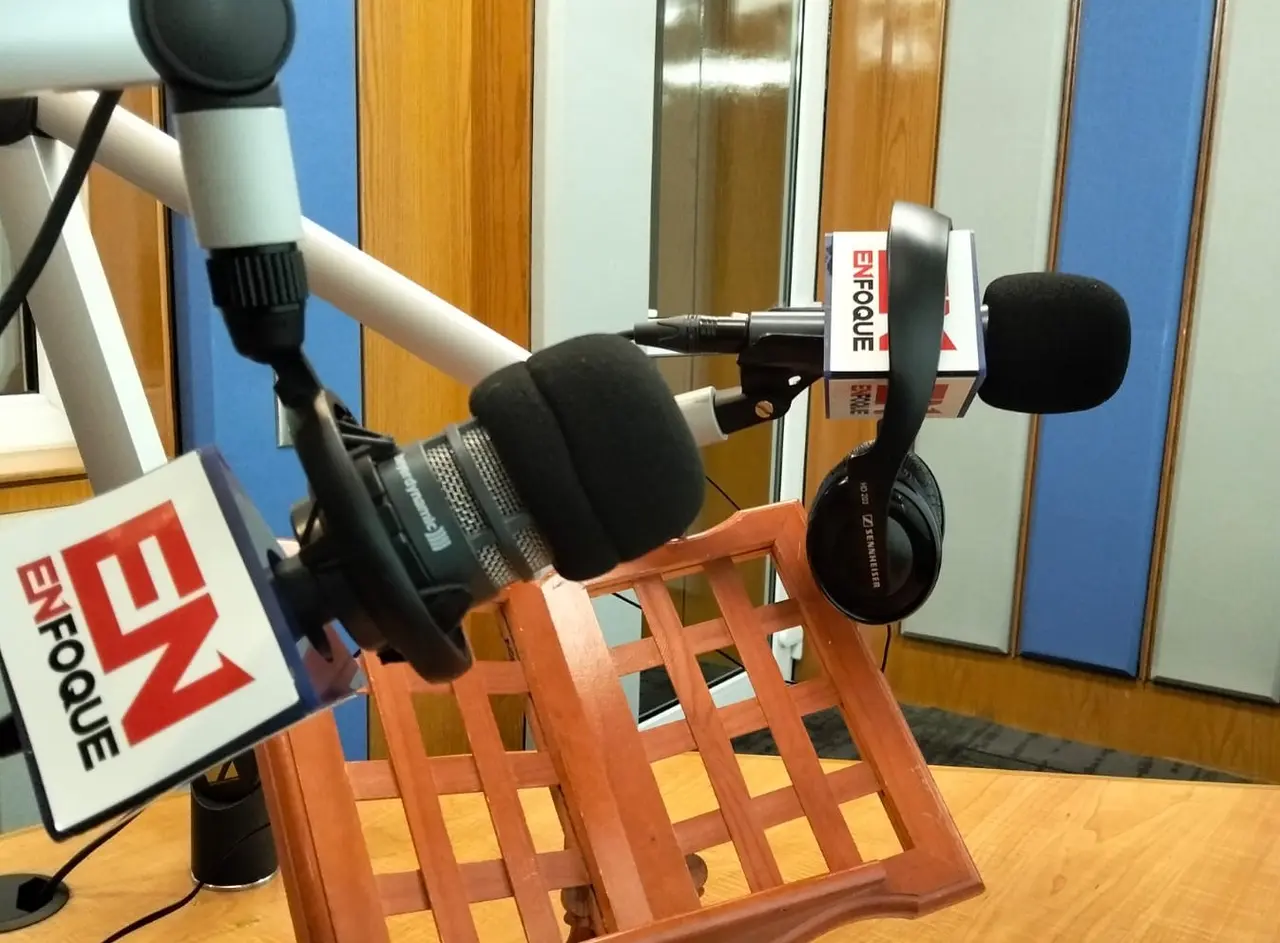 Cabina de grabación en Enfoque Noticias
