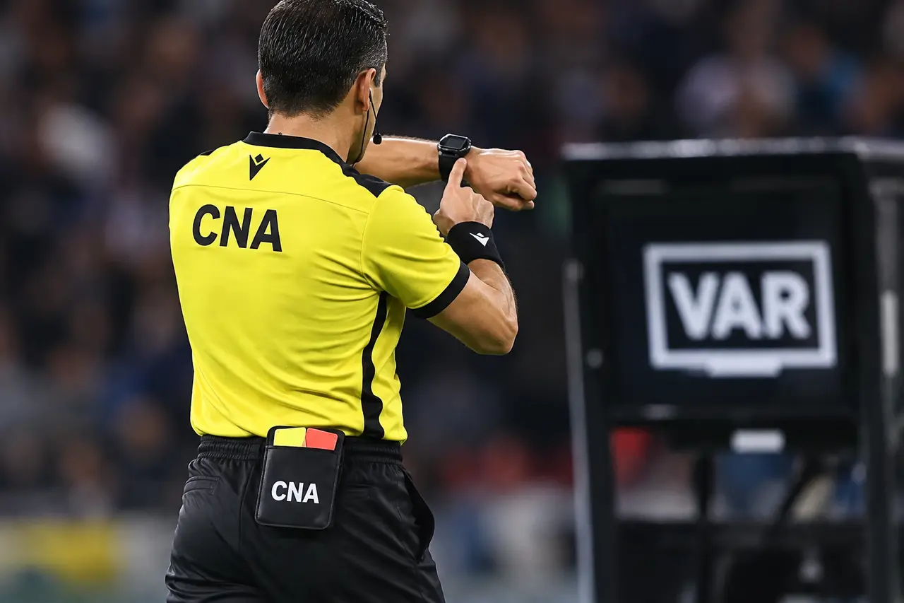 ¡A revisión! Comisión Antimonopolio investiga posibles prácticas indebidas en el futbol mexicano | IMAGEN REALIZADA CON IA