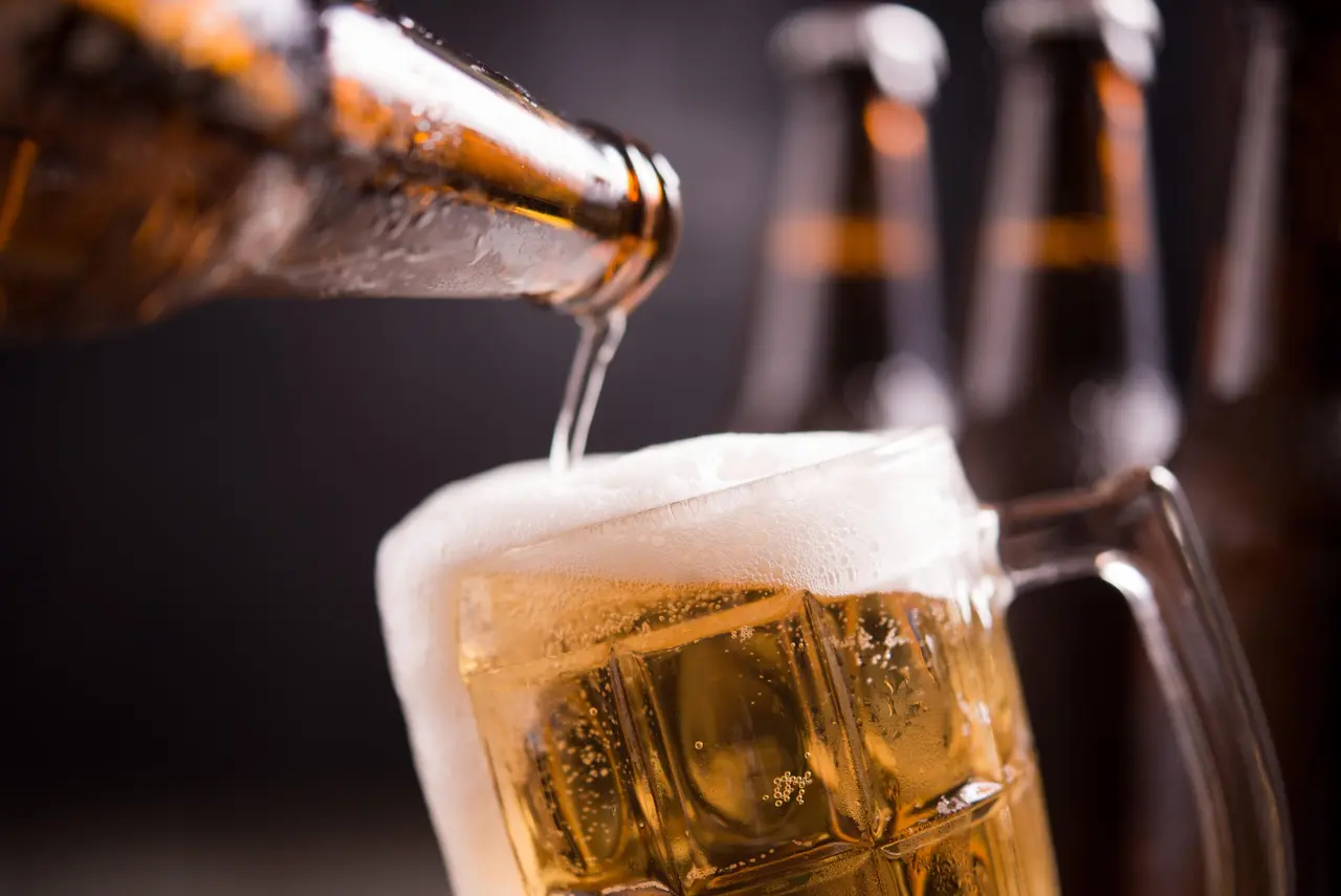 Especialistas analizan el impuesto a bebidas alcohólicas y proponen actualizar el IEPS en México