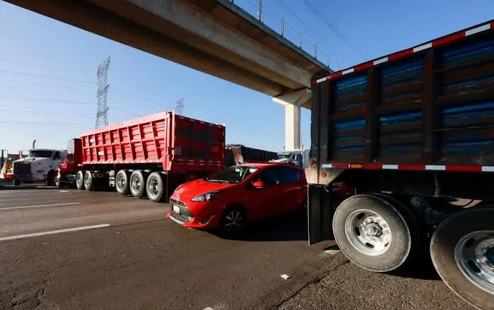 Transportistas de carga anuncian paro nacional indefinido para exigir mayor seguridad en carreteras