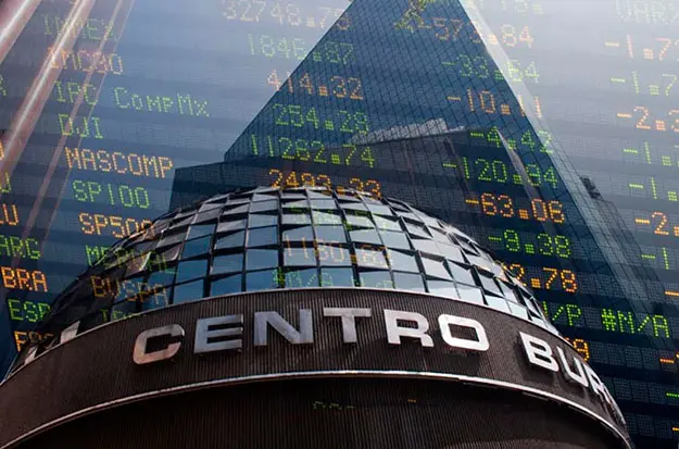 Pantalla con el comportamiento del Índice de Precios y Cotizaciones de la Bolsa Mexicana de Valores durante una jornada de pérdidas.