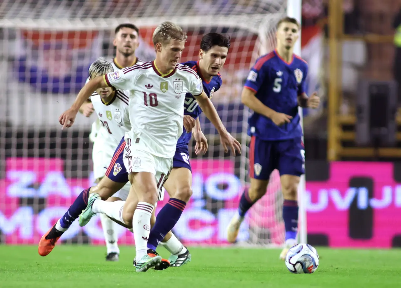  Spain’s Dani Olmo (L) and Croatia's Igor Matanovic in action during the UEFA Nations League match Croatia 