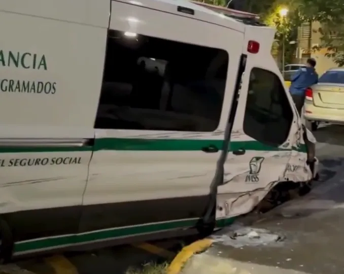 Conductor de ambulancia es detenido tras causar daños y atropello | IMAGEN CAPTURA DE REDES SOCIALES 
