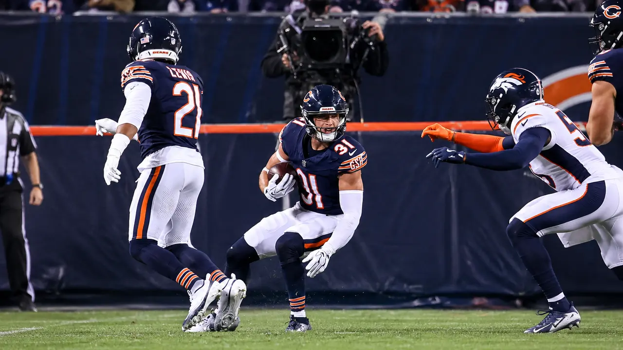 El veterano, de 38 años, tuvo su primera titularidad en la NFL desde 2023, pero lideró a los Bears