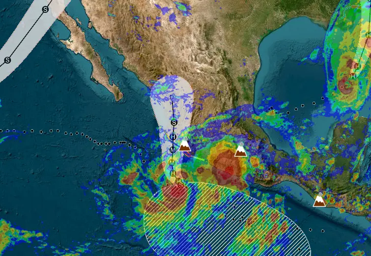 Cierran playas de Colima por la tormenta tropical Simón