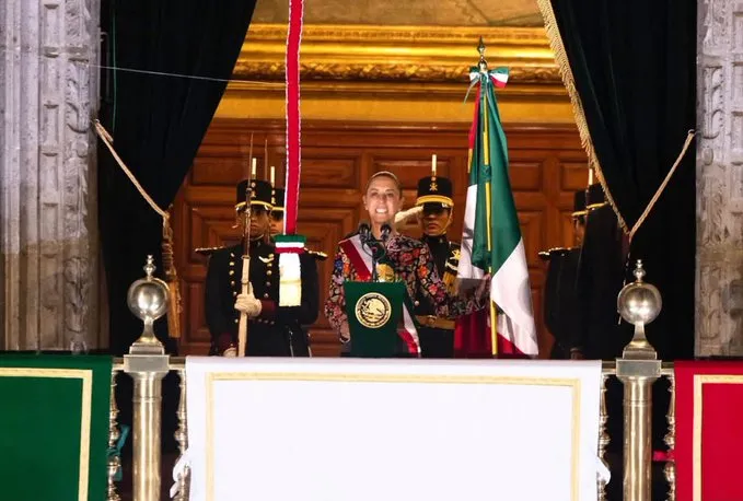Claudia Sheinbaum encabeza su segundo Grito de Independencia ante miles de personas en el Zócalo.