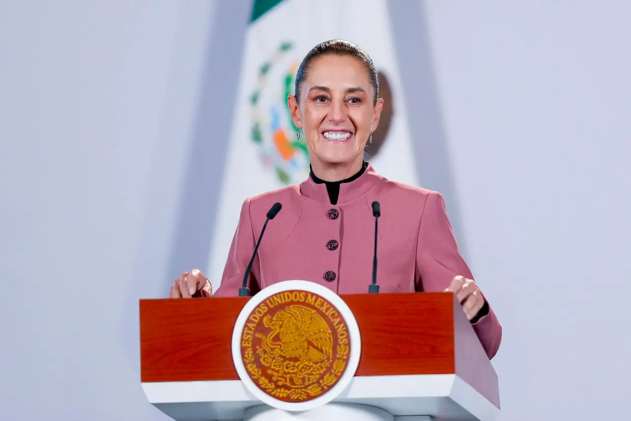 La presidenta Claudia Sheinbaum habla sobre el funcionamiento del Hospital Oncológico de la Mujer durante la conferencia mañanera. EFE
