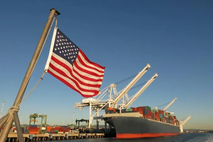 Comercio exterior de Estados Unidos registra aumento del déficit comercial durante agosto de 2026.