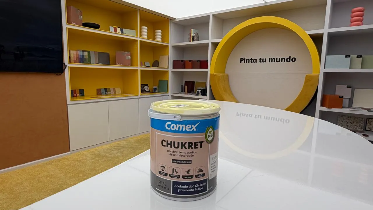 Muro interior con acabado tipo Chukum aplicado con el nuevo recubrimiento Chukret de Comex