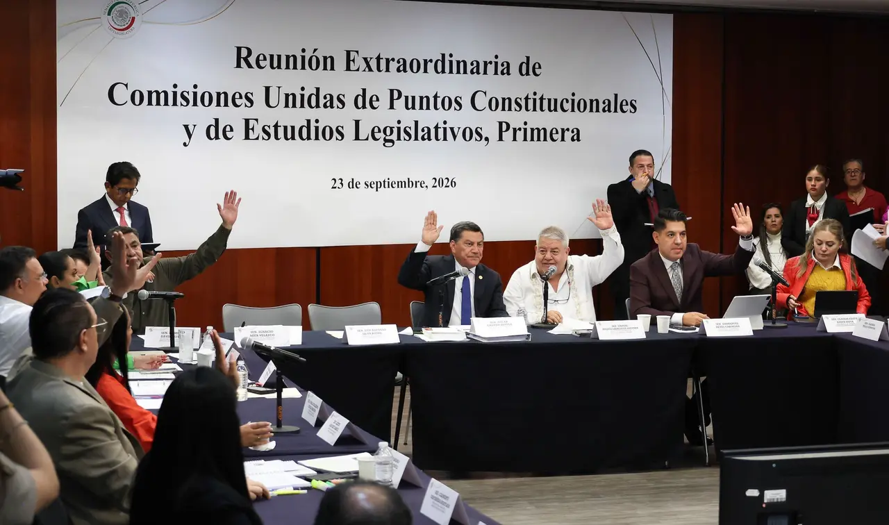 Senadores durante la sesión de comisiones donde se analizó la iniciativa sobre nacionalidad mexicana exclusiva