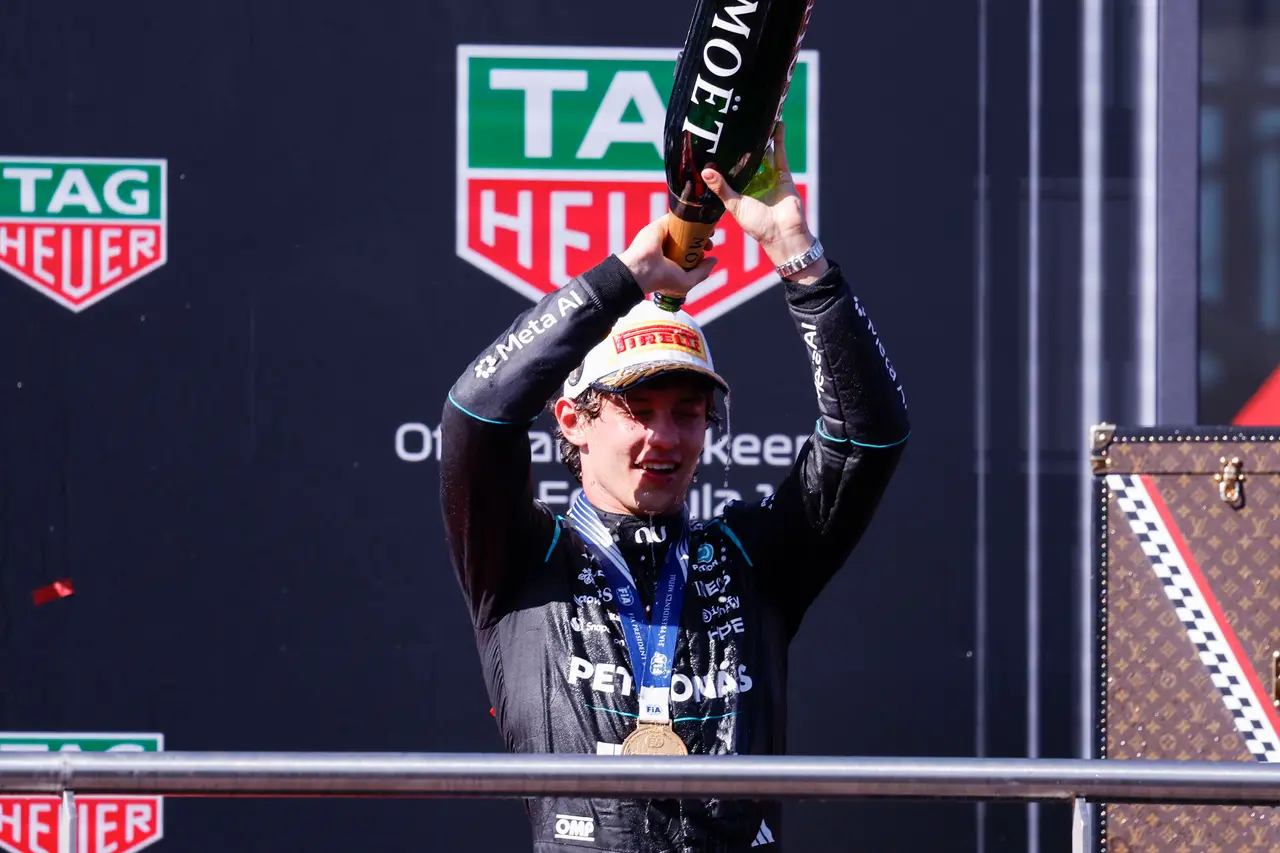  El italiano Andrea Kimi Antonelli (Mercedes), líder del campeonato, ganó este domingo el Gran Premio de España