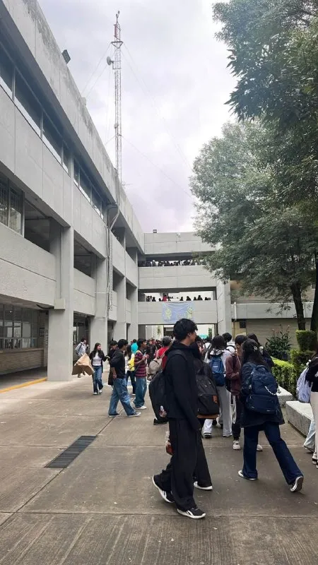 Desalojan Prepa 1 por presunta agresión 