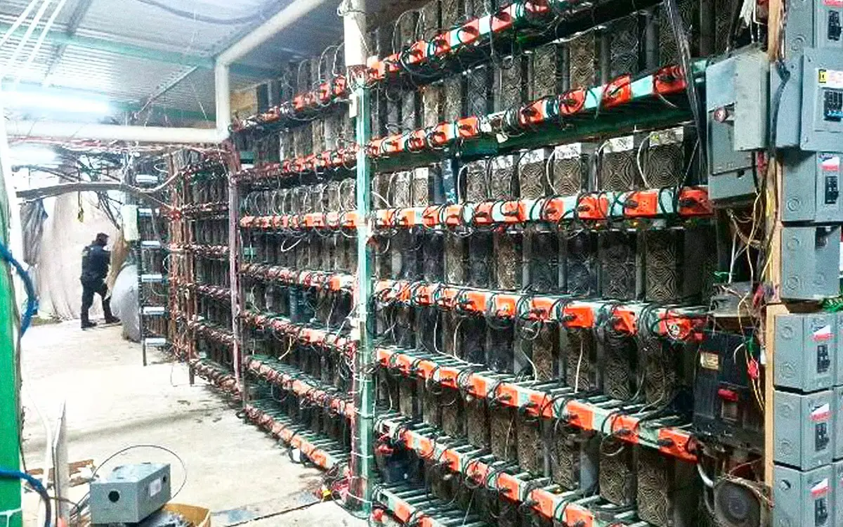 Aseguran inmueble con cerca de 300 equipos para minería de criptomonedas en Tlaola, Puebla