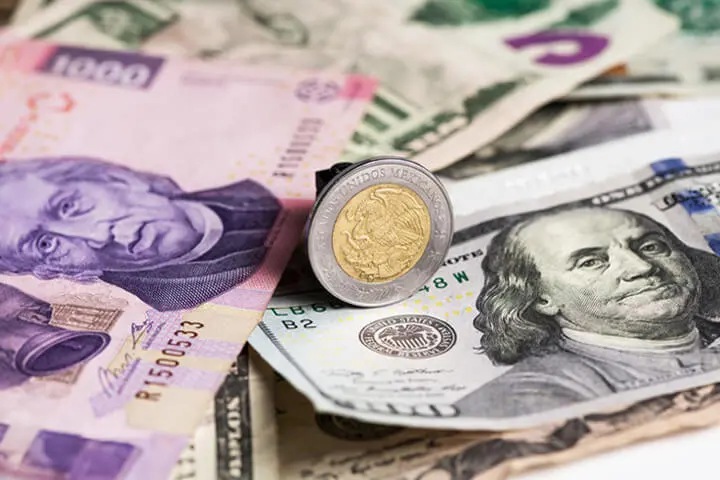 Dólar se fortalece y el peso mexicano se acerca a los 18 pesos