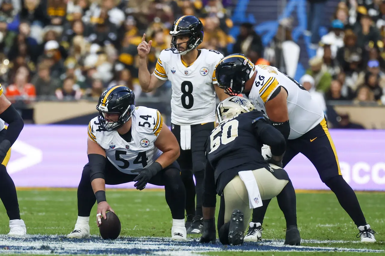 Pittsburgh Steelers quarterback Aaron Rodgers at the line of scrimmage during the 2026 NFL Paris 