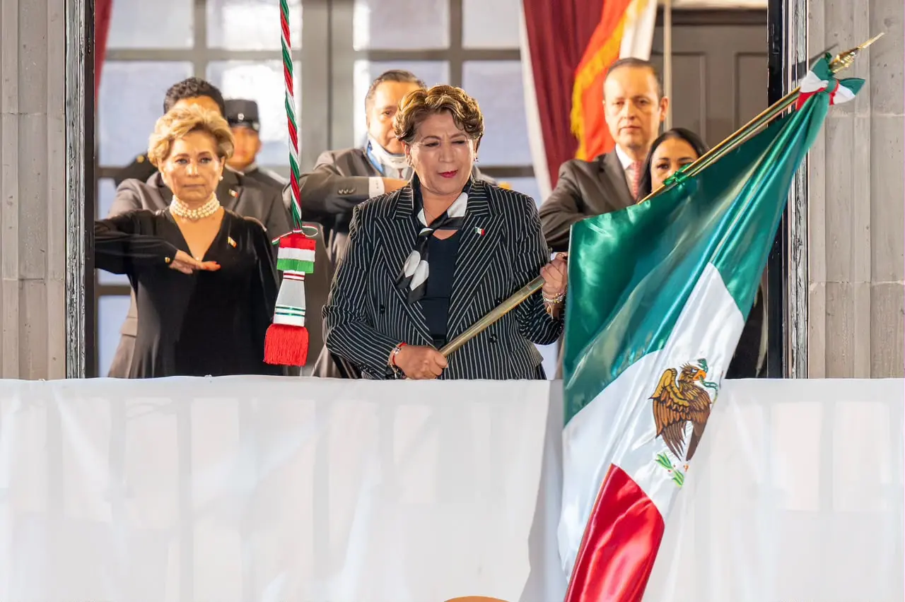 Delfina Gómez encabeza el Grito de Independencia ante miles de mexiquenses en Toluca
