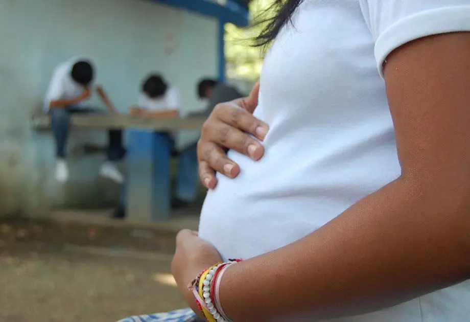 Lorena Villavicencio destaca disminución de nacimientos de madres adolescentes