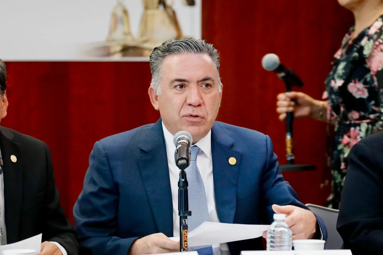 Enrique Inzunza enfrenta presión por firmas que piden su salida del Senado