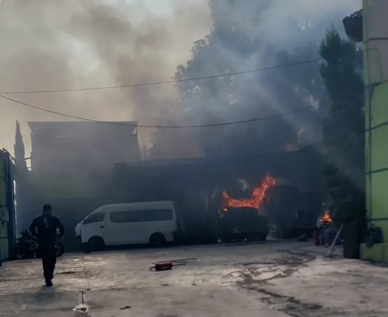 Una explosión en una gasera de Coacalco provocó un incendio