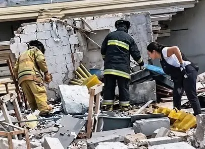 Explota taller de pirotecnia en zona habitacional de Tultepec