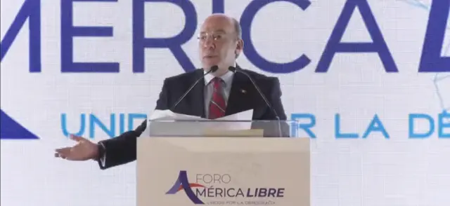 Felipe Calderón Hinojosa durante su participación en el Foro América Libre Unidos por la Democracia en Ciudad de México