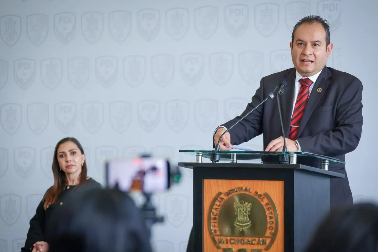 FGE cita a funcionarios por caso Carlos Manzo