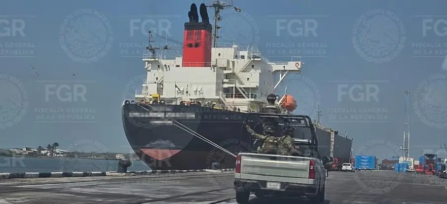 Buque relacionado con el aseguramiento de hidrocarburo en el puerto de Altamira, Tamaulipas