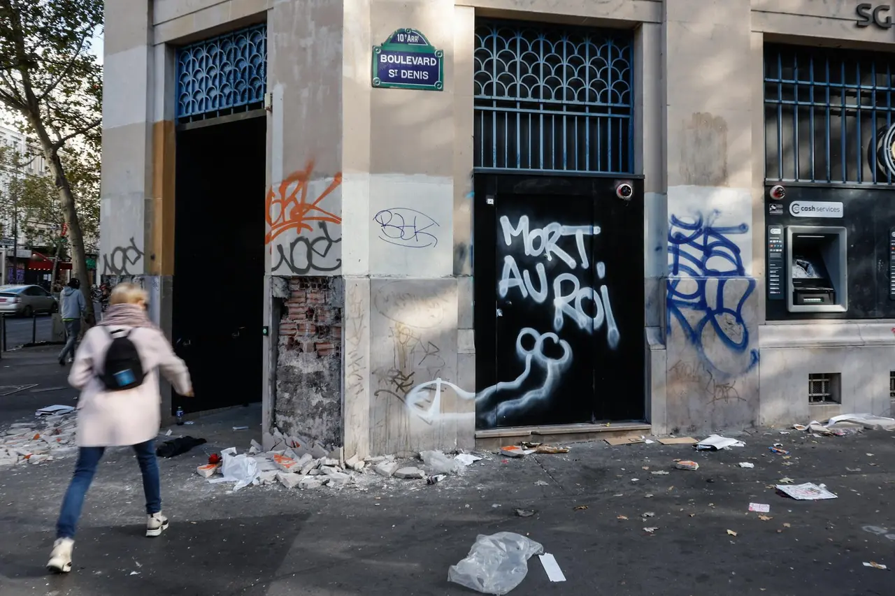 Imagen captada tras la protestas en Francia. EFE 